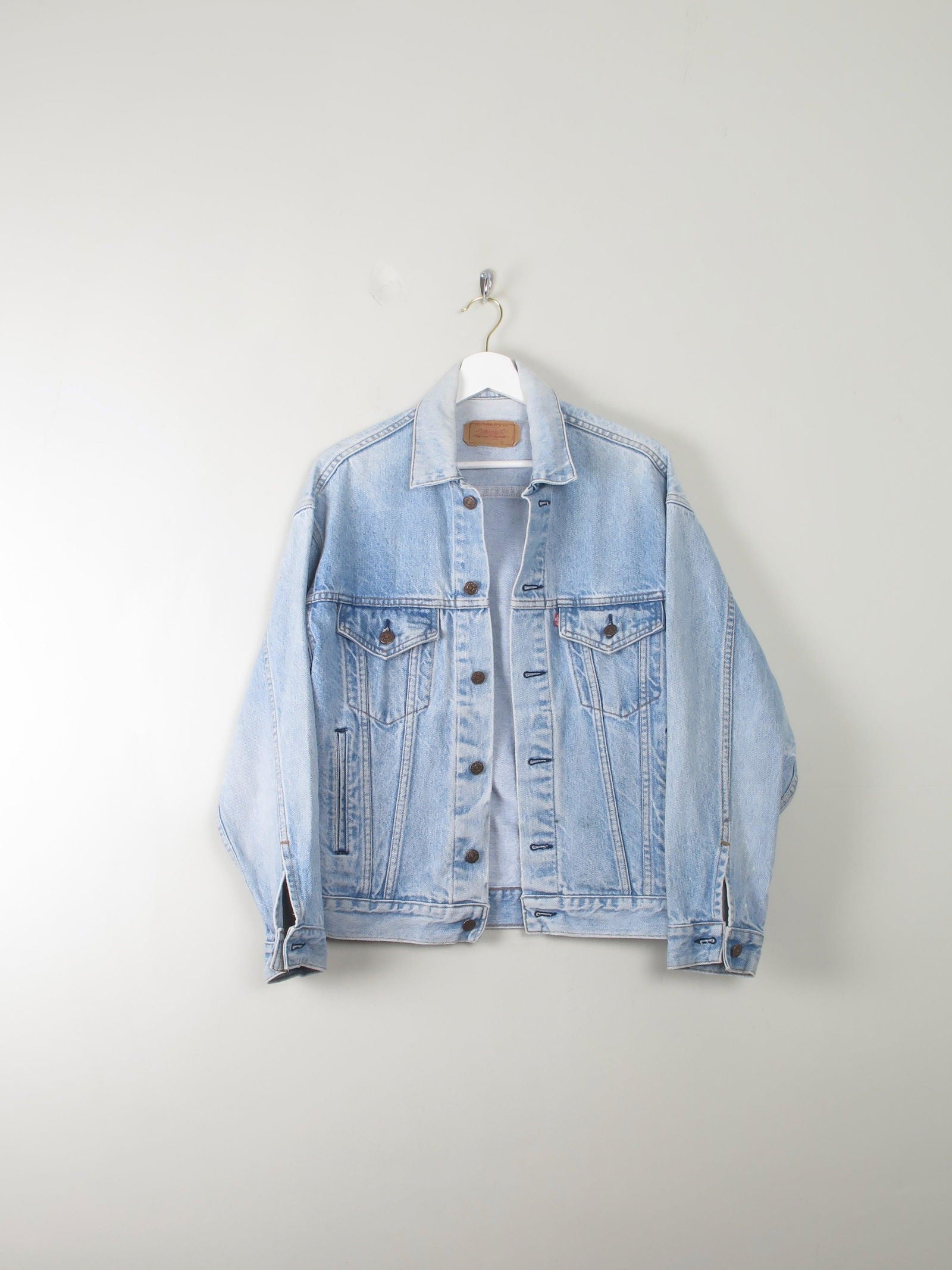 【訳あり新品】LEVI'S® VINTAGE DENIM JACKETS Vintage Levi's Oversized Dark Wash Denim Jacket - L – Rokit