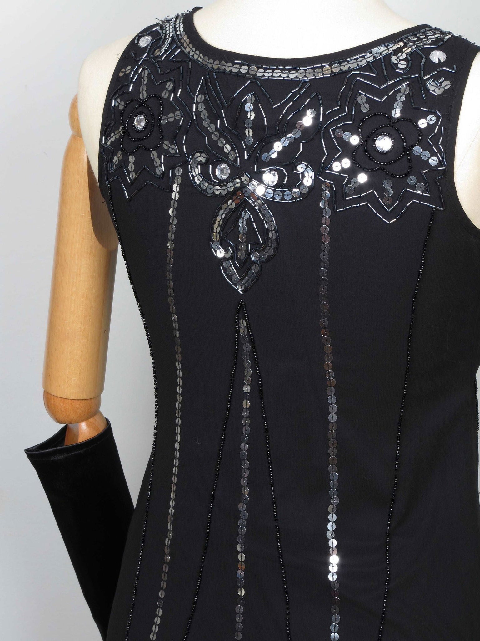 Black 1920s Vintage Style Flapper Dress With Beads S - The Harlequin