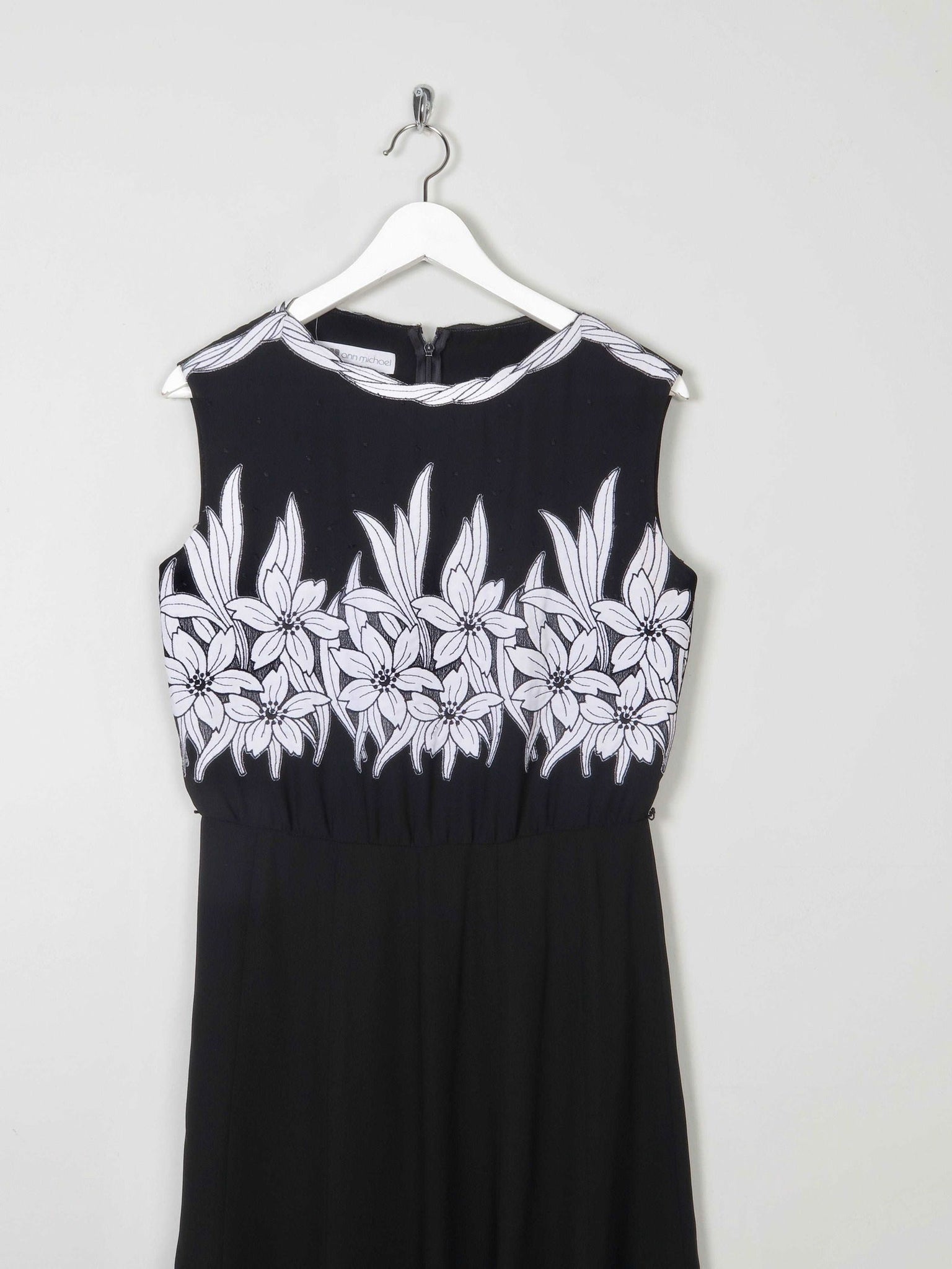 Black 1970s Vintage Dress With Appliqué White Floral Design 10 - The Harlequin