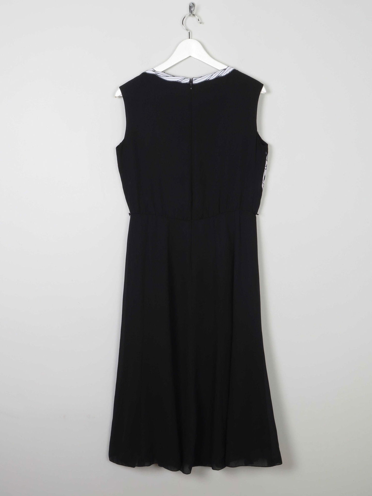 Black 1970s Vintage Dress With Appliqué White Floral Design 10 - The Harlequin