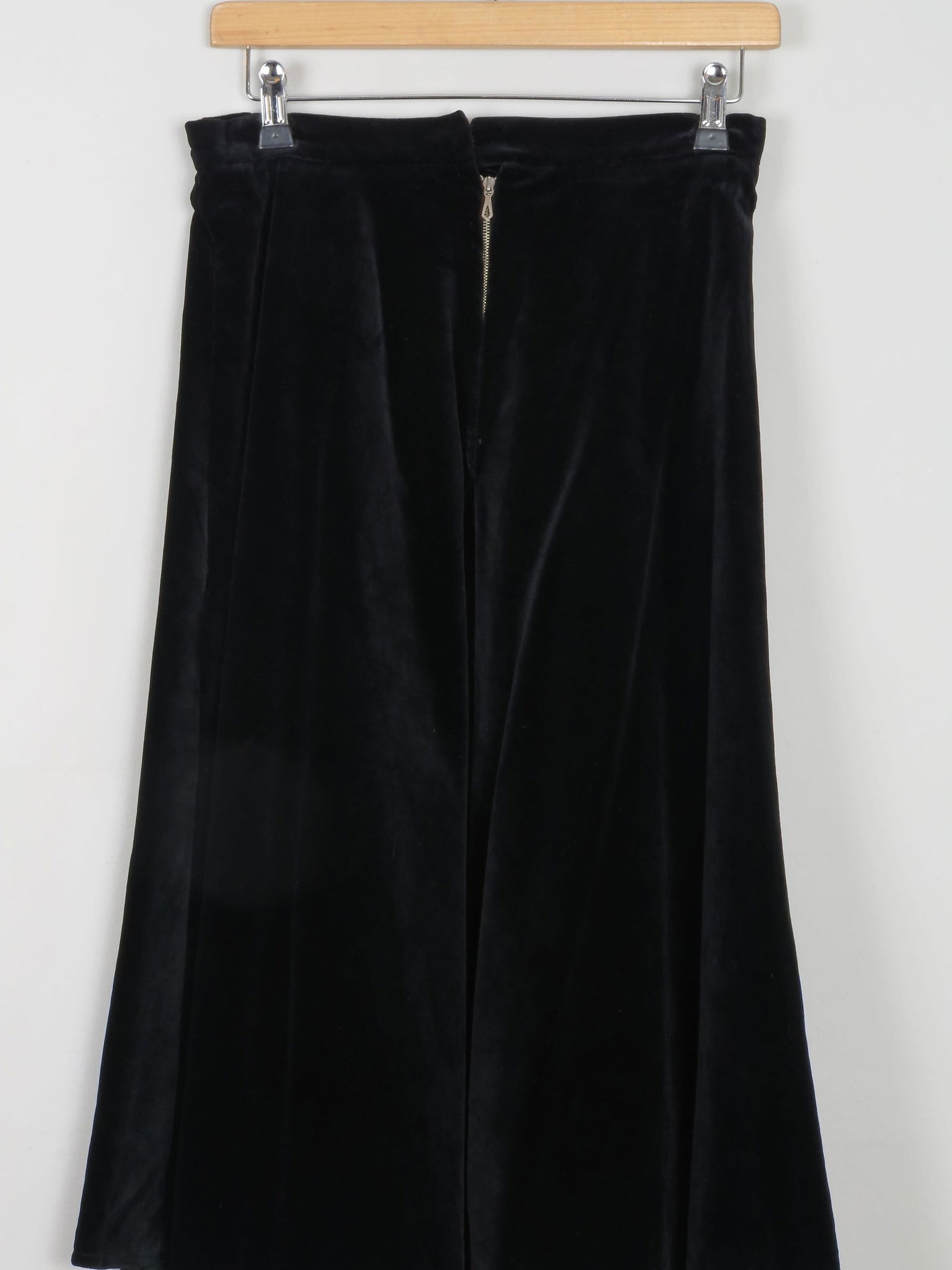 Black Velvet Vintage Full Skirt Midi S 28" - The Harlequin