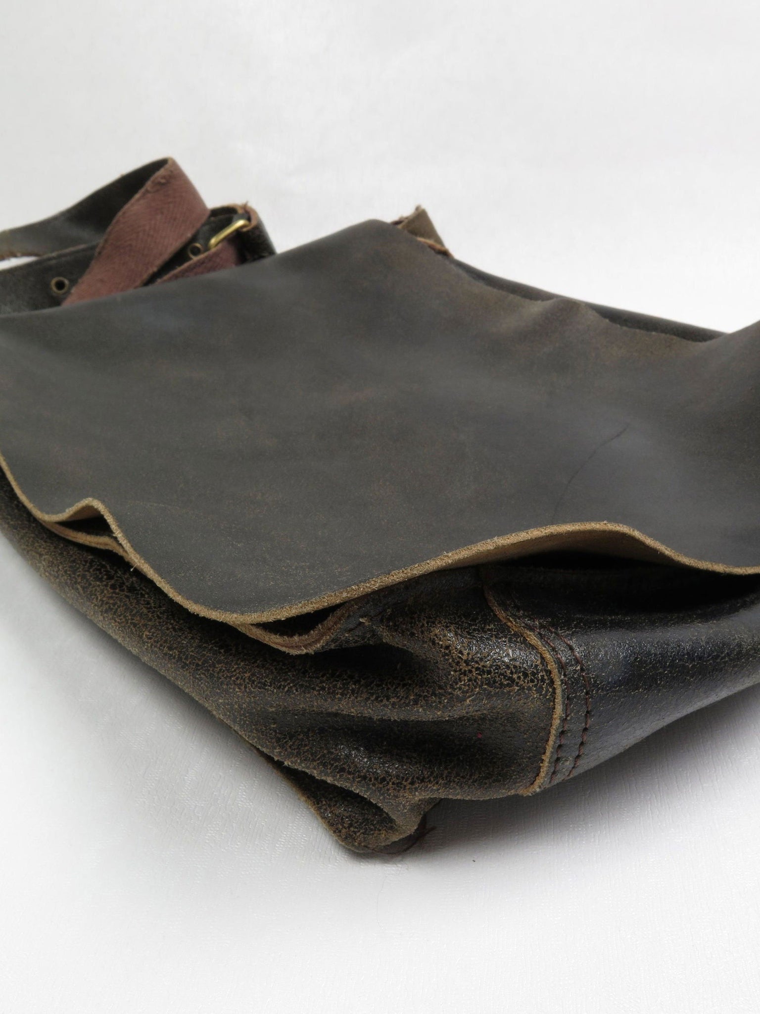 Brown Leather Messenger Bag - The Harlequin