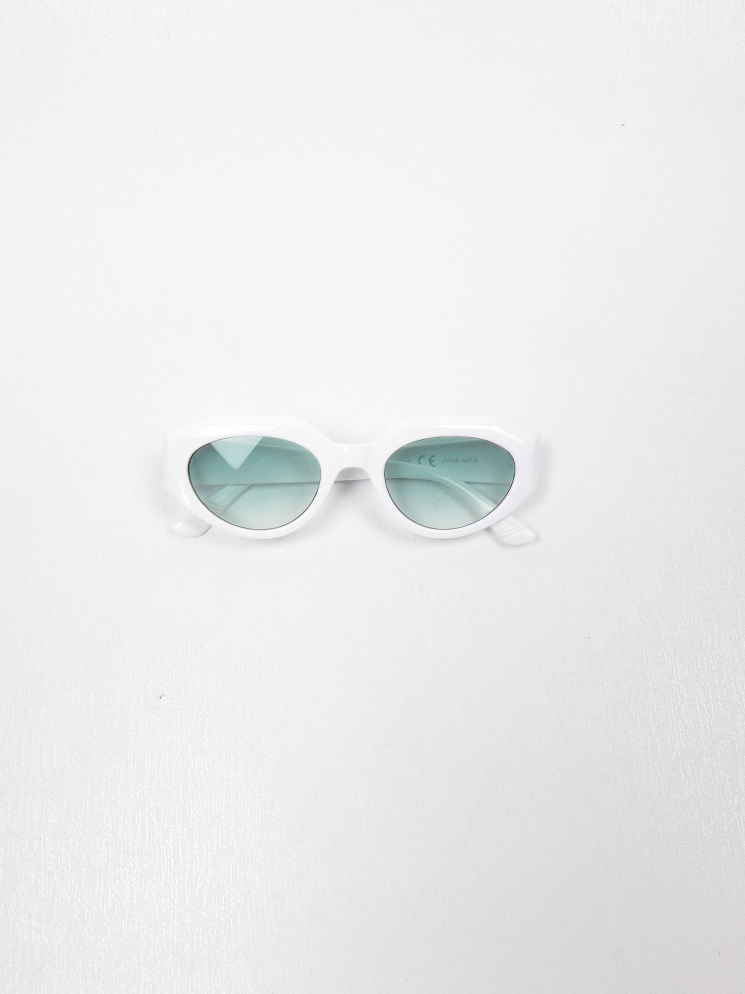 Edgy All Day Vintage Style Sunglasses - The Harlequin