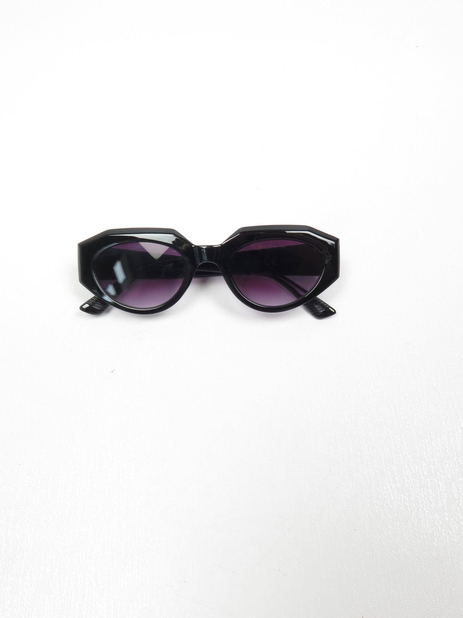 Edgy All Day Vintage Style Sunglasses - The Harlequin