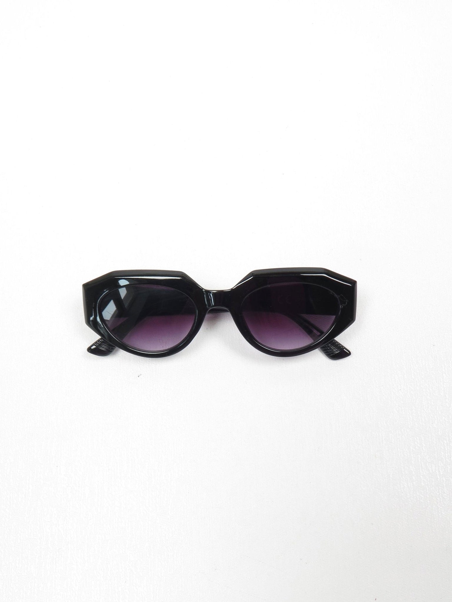 Edgy All Day Vintage Style Sunglasses - The Harlequin