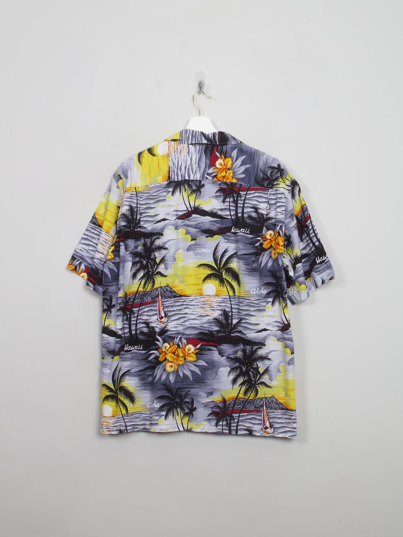 Men's Vintage Hawaiian Shirt XL - The Harlequin