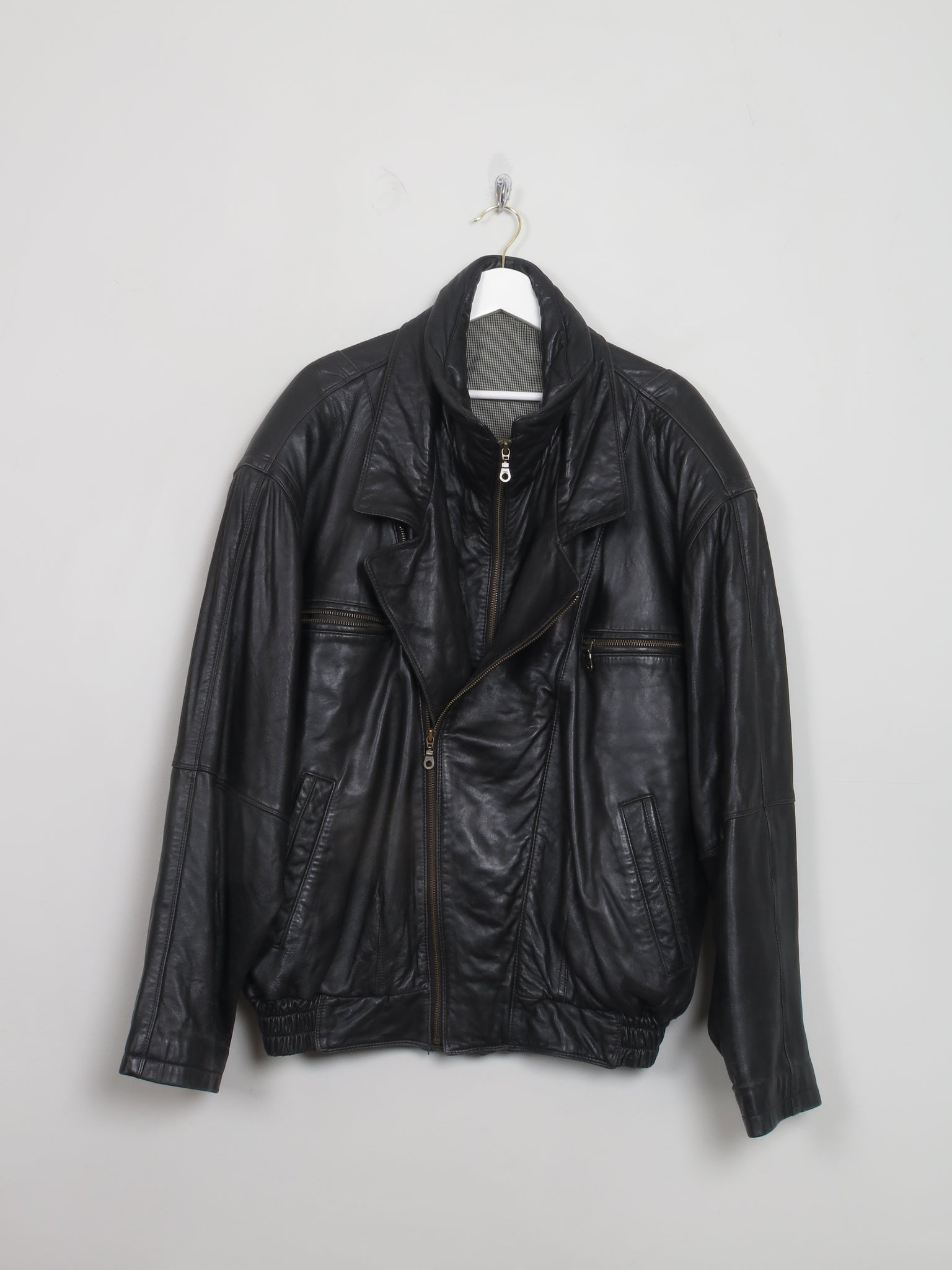 Men's Vin tage Black leather Bomber Jacket L/XL - The Harlequin