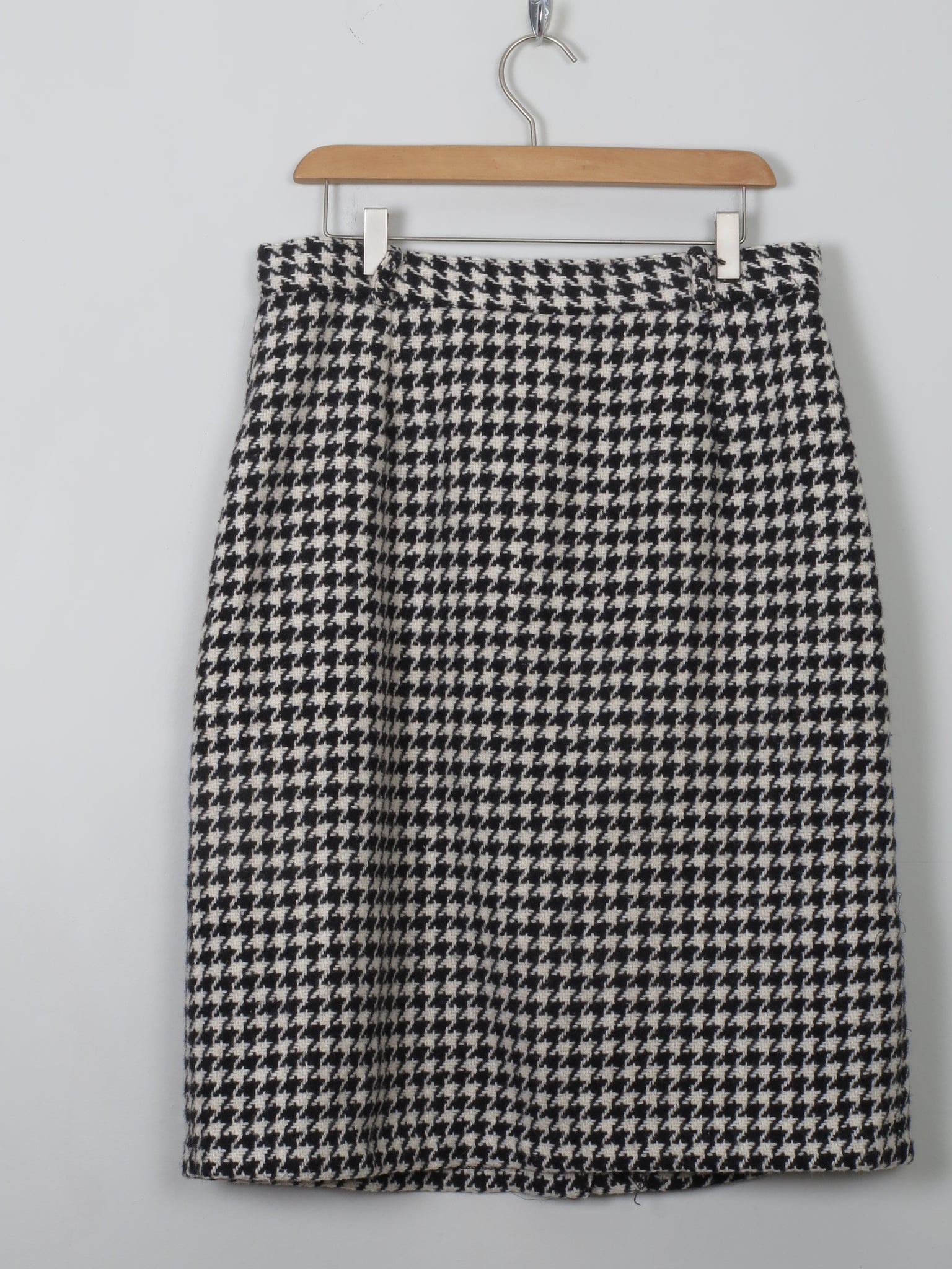 Vintage Black & White Herringbone Pencil Skirt 32" W - The Harlequin