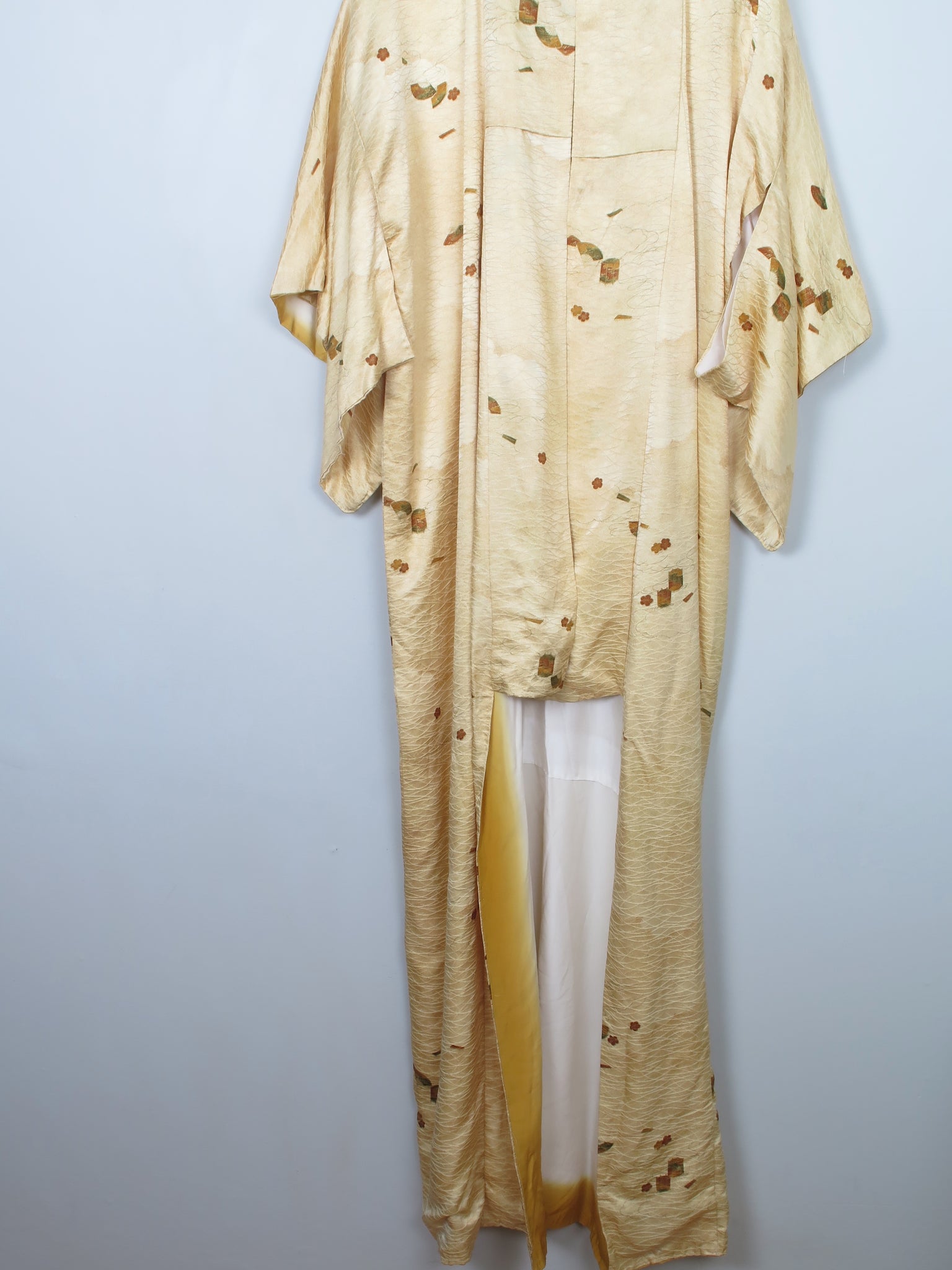 Women's Deep Cream Silk Vintage Kimono S/M - The Harlequin