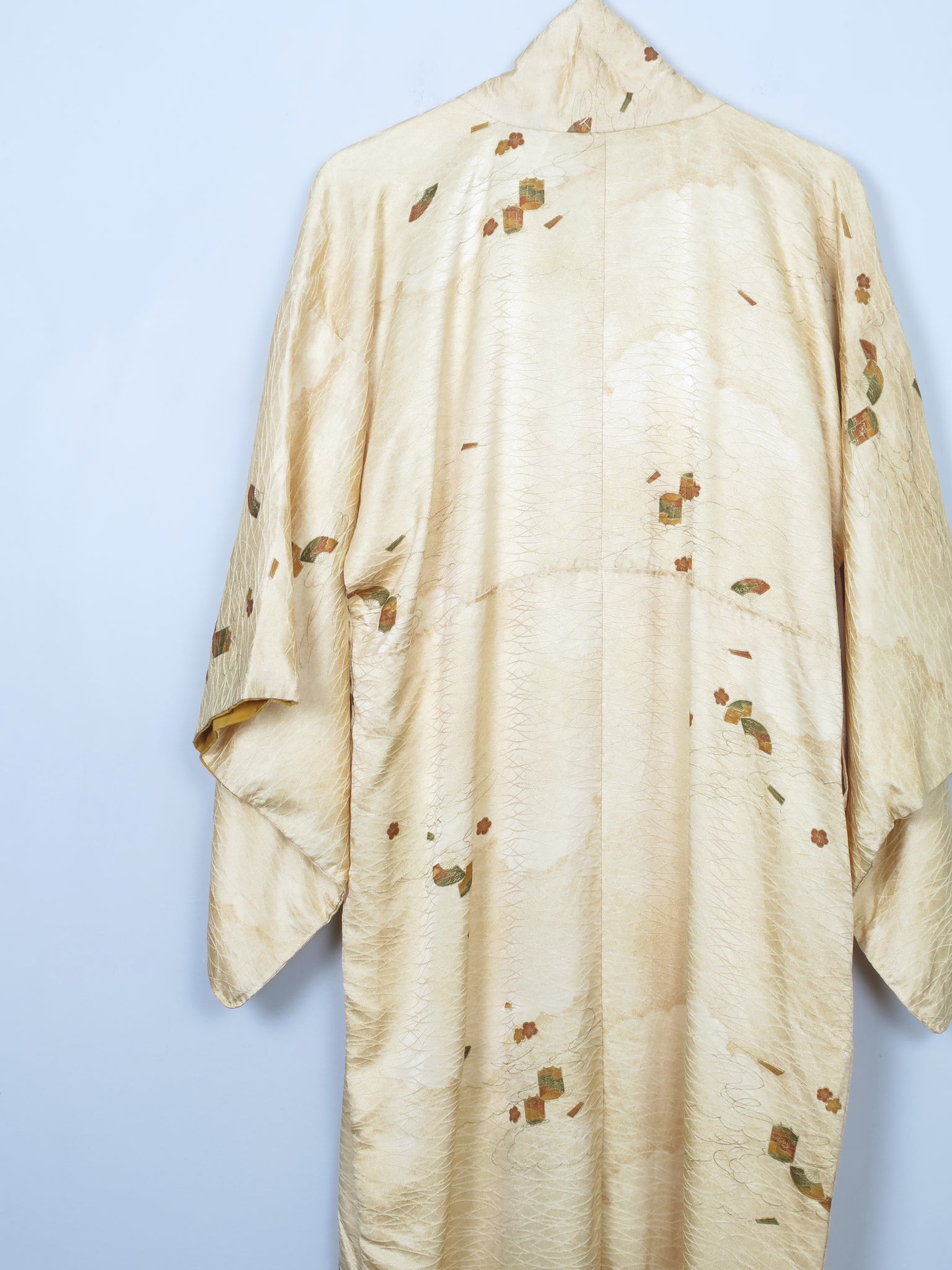 Women's Deep Cream Silk Vintage Kimono S/M - The Harlequin