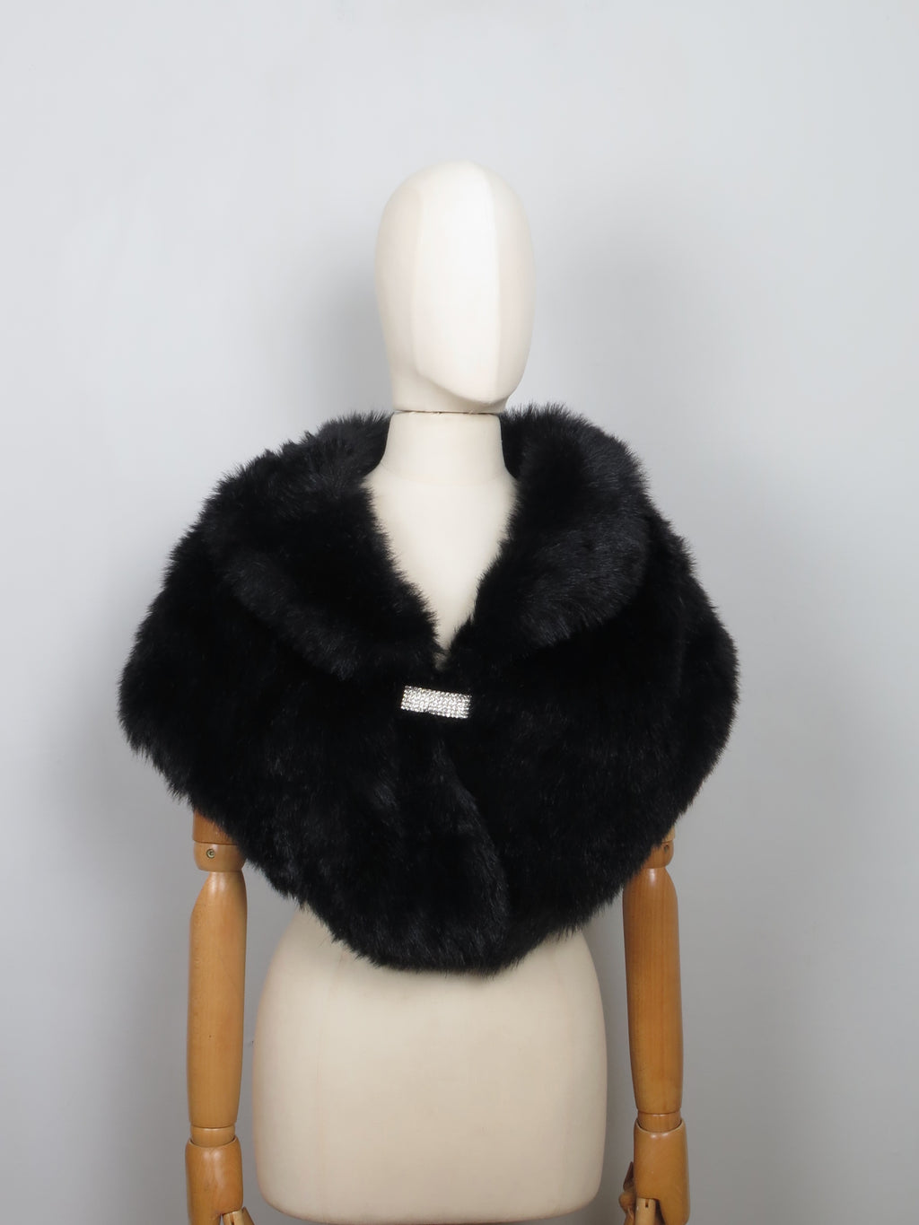 Women's Vintage Style Black Faux Fur Cape