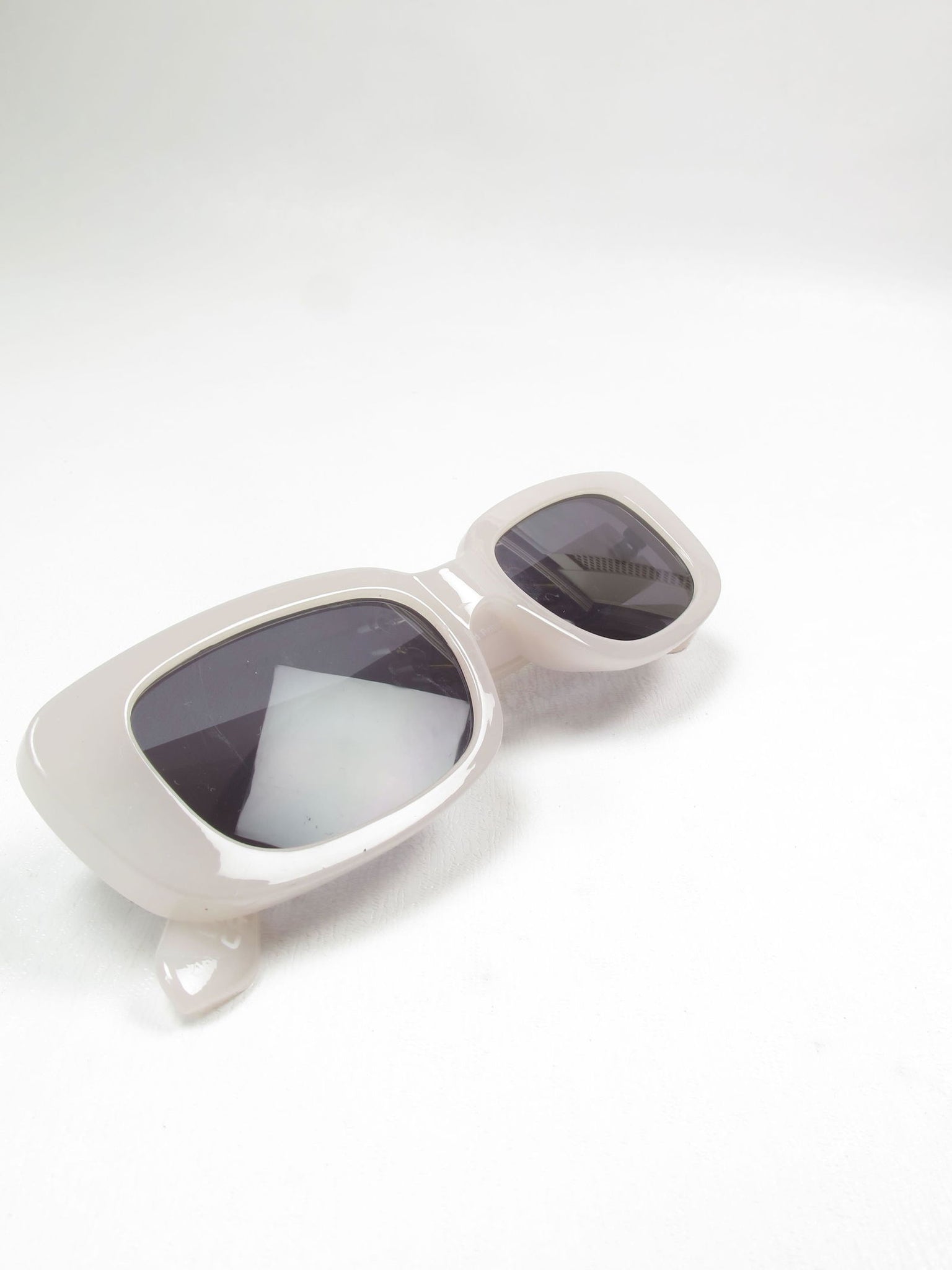 Lucy Low Vintage Style Rectangle Women's Sunglasses - The Harlequin
