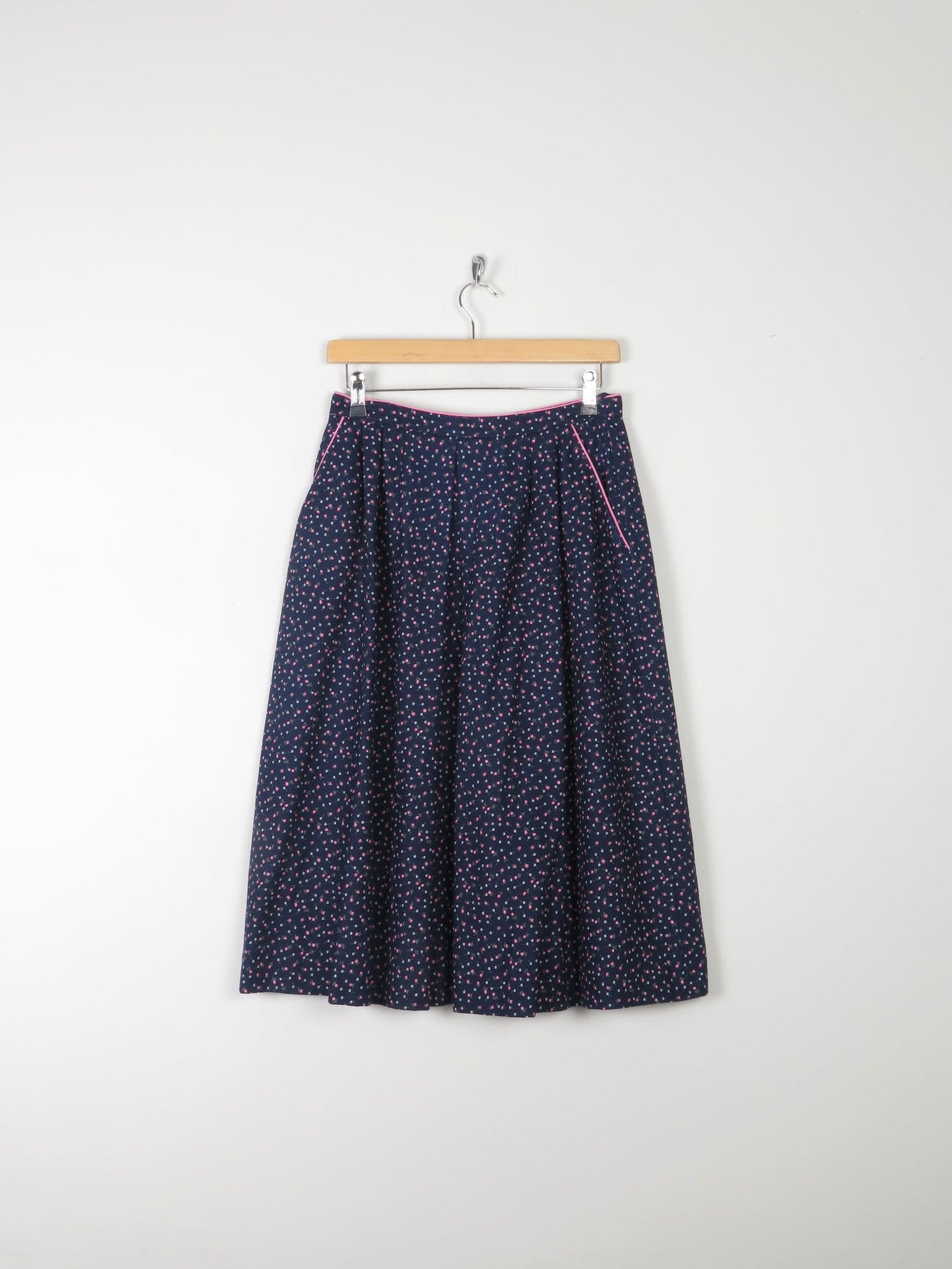 Navy Floral Vintage Prairie Skirt With Pockets 28" 8/10 - The Harlequin