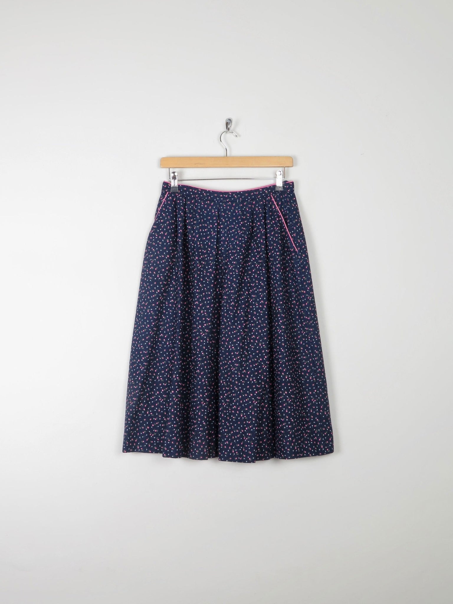 Navy Floral Vintage Prairie Skirt With Pockets 28" 8/10 - The Harlequin