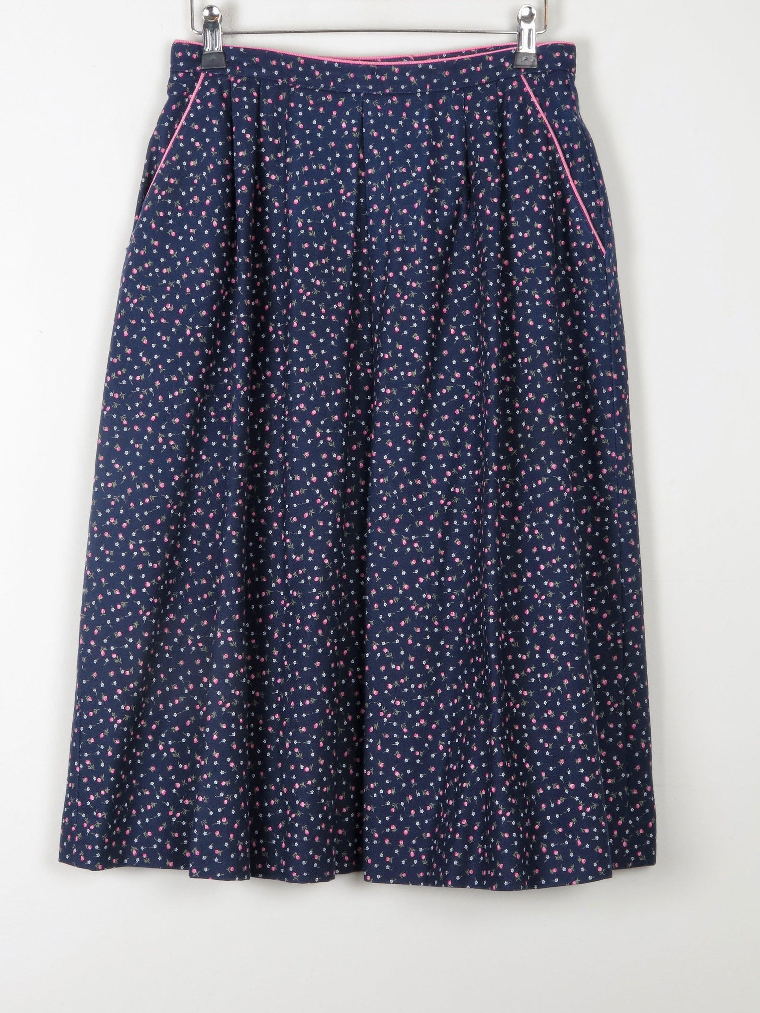 Navy Floral Vintage Prairie Skirt With Pockets 28" 8/10 - The Harlequin