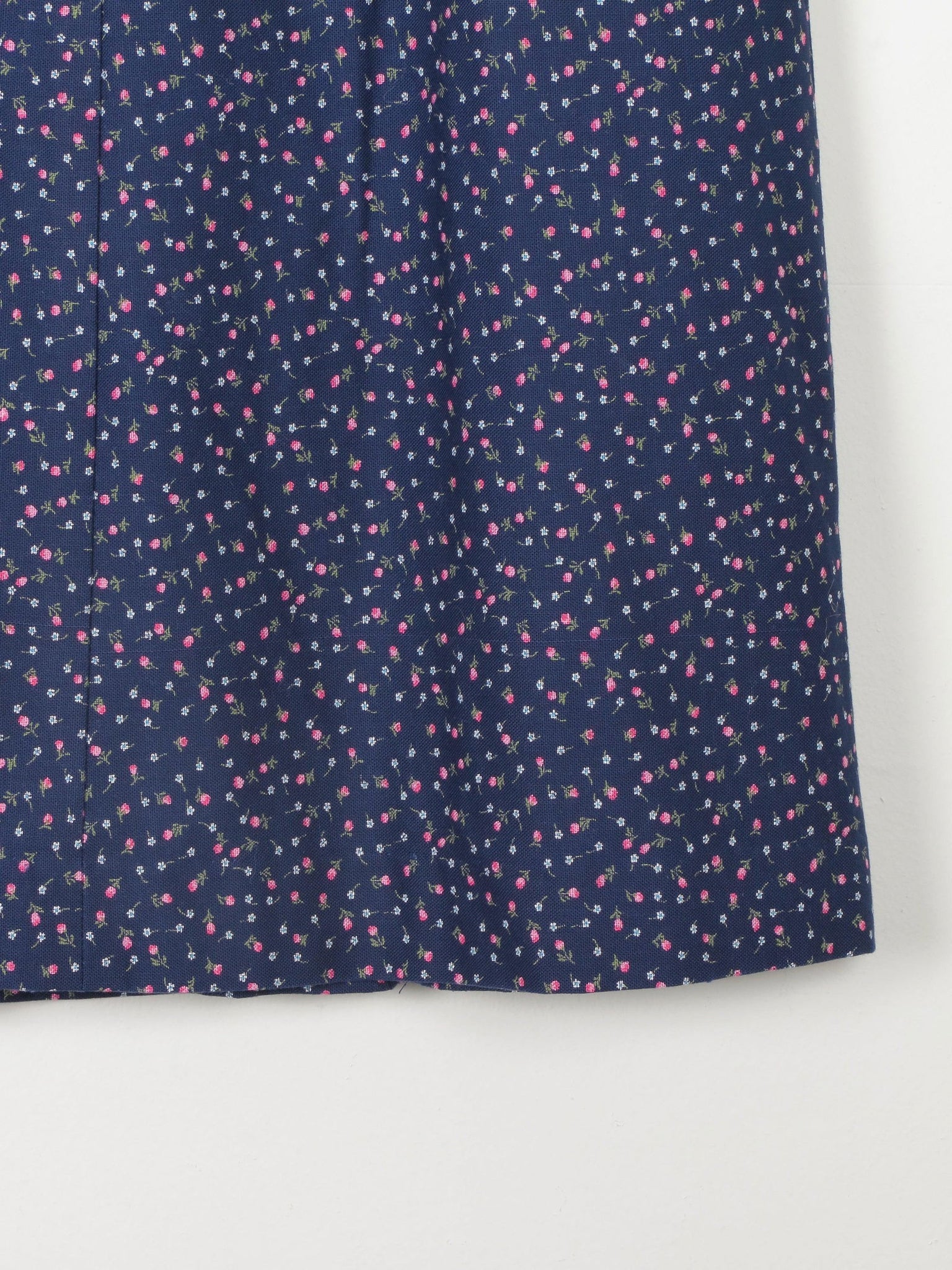 Navy Floral Vintage Prairie Skirt With Pockets 28" 8/10 - The Harlequin