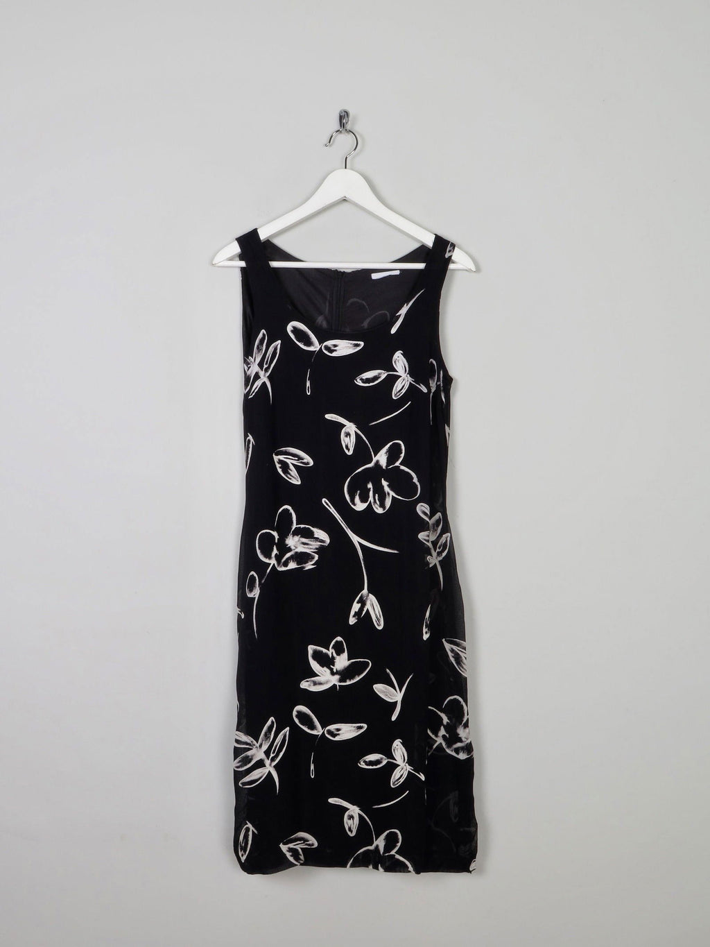 Vintage Fitted Black Dress With Cream Flowers 10/12 - The Harlequin