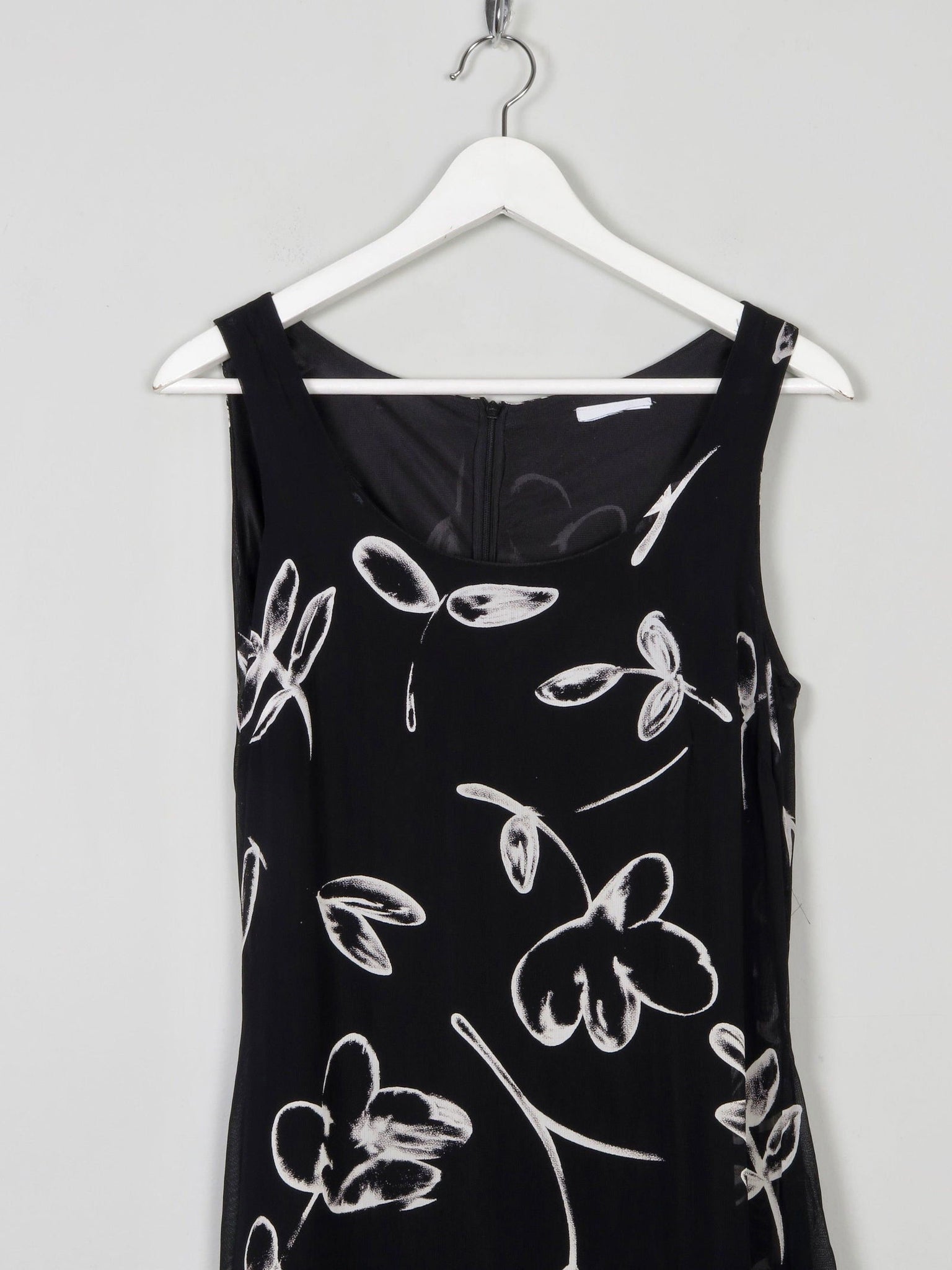 Vintage Fitted Black Dress With Cream Flowers 10/12 - The Harlequin