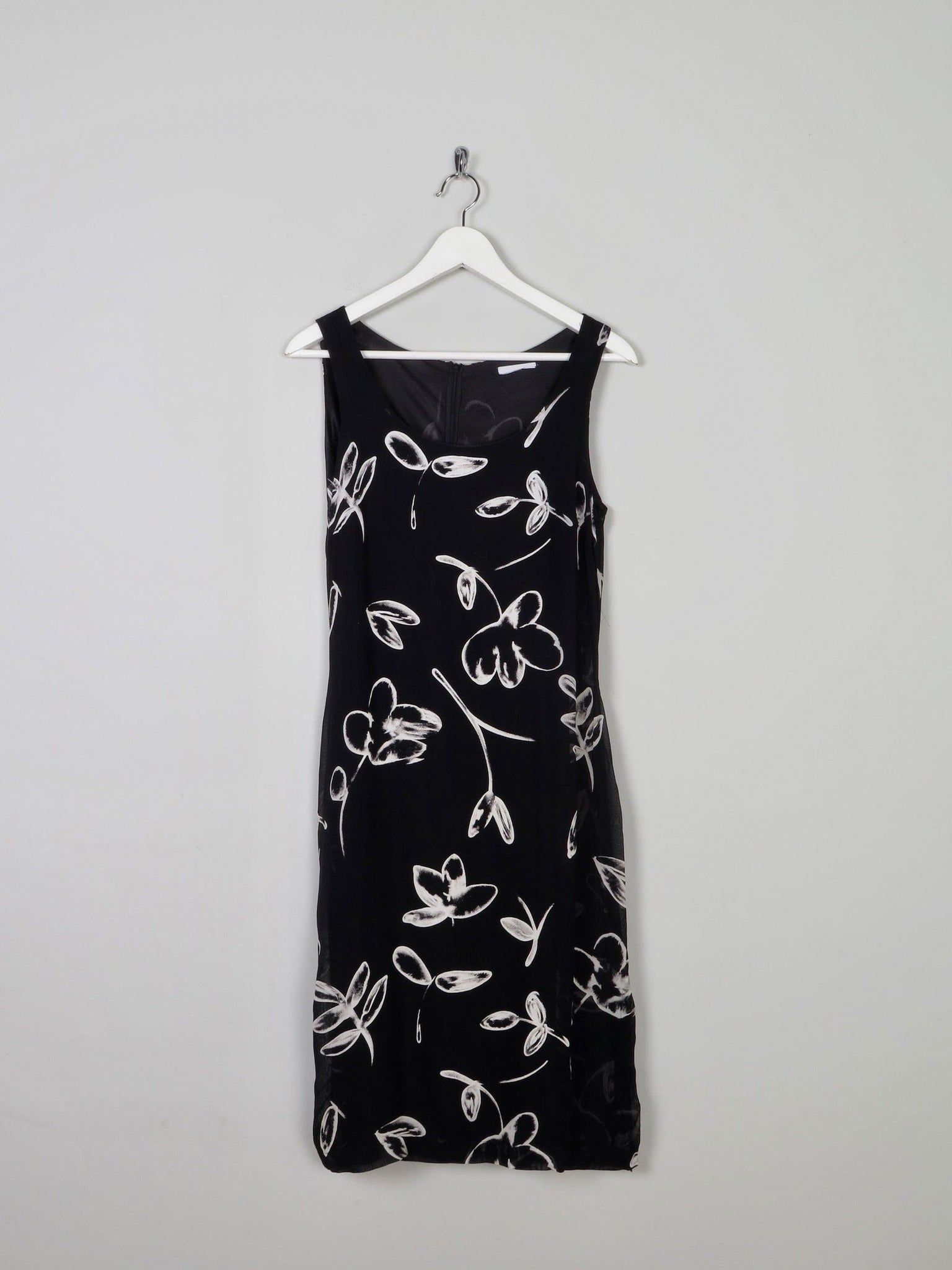 Vintage Fitted Black Dress With Cream Flowers 10/12 - The Harlequin