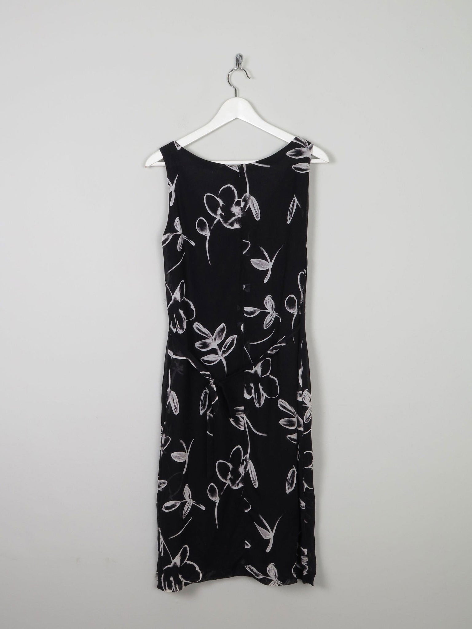 Vintage Fitted Black Dress With Cream Flowers 10/12 - The Harlequin