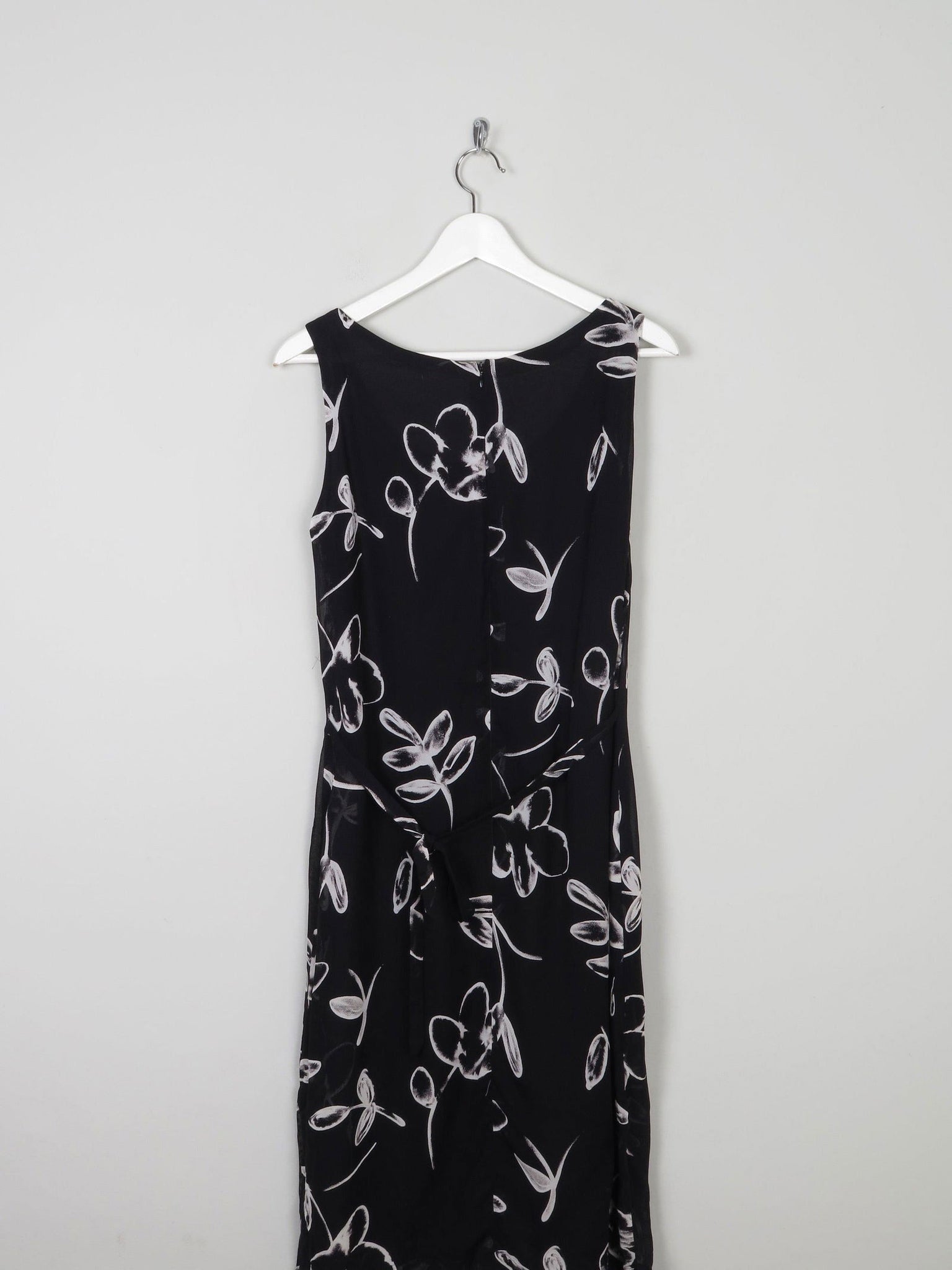 Vintage Fitted Black Dress With Cream Flowers 10/12 - The Harlequin