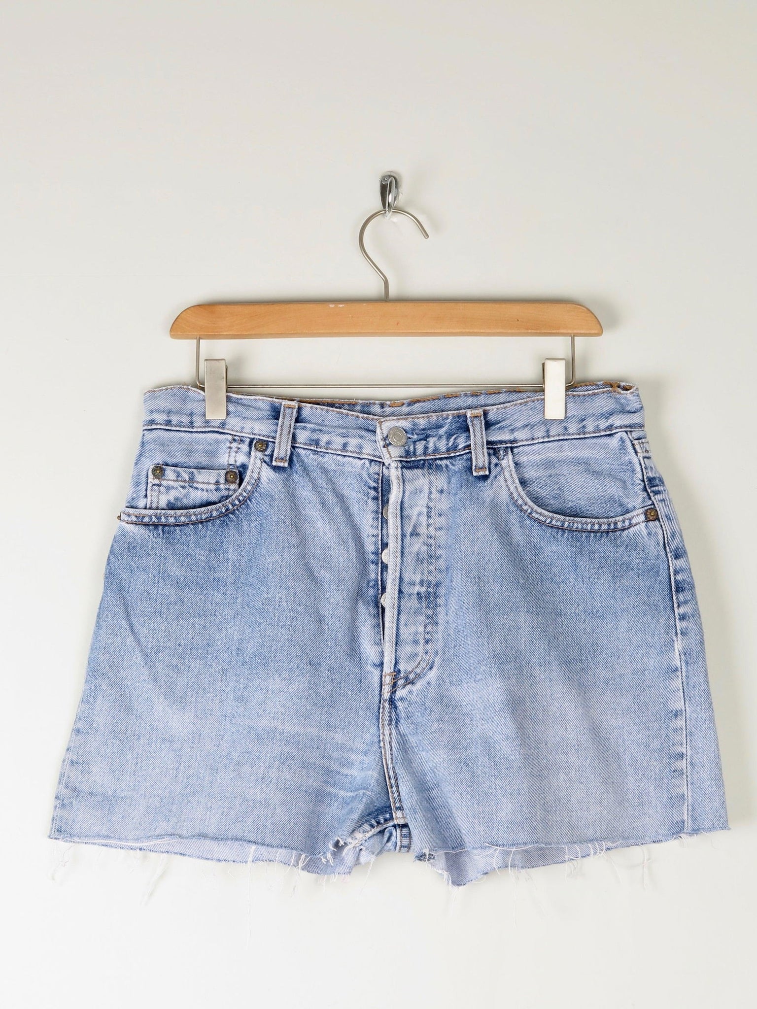 Vintage Levis Denim Cut-Off Shorts 31W - The Harlequin