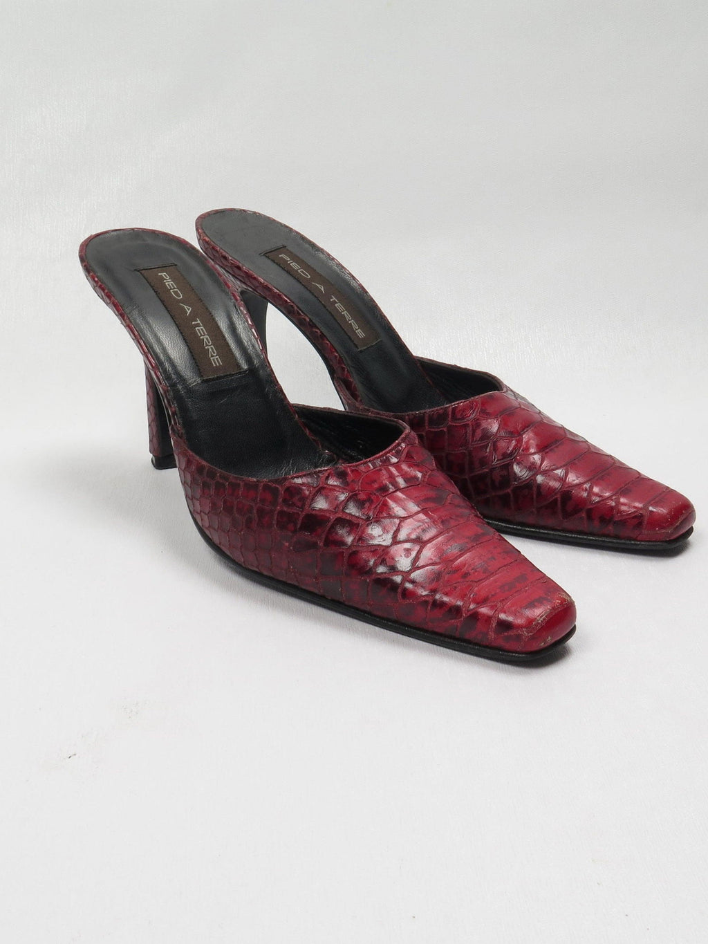 Women’s 90s Vintage Pied De Tierre Wine Snakeskin Mules 5/38 {Narrow Fit} - The Harlequin