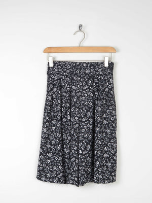 Women’s Black Bermuda Floral Vintage Shorts XS/S 8/10 Approx - The Harlequin