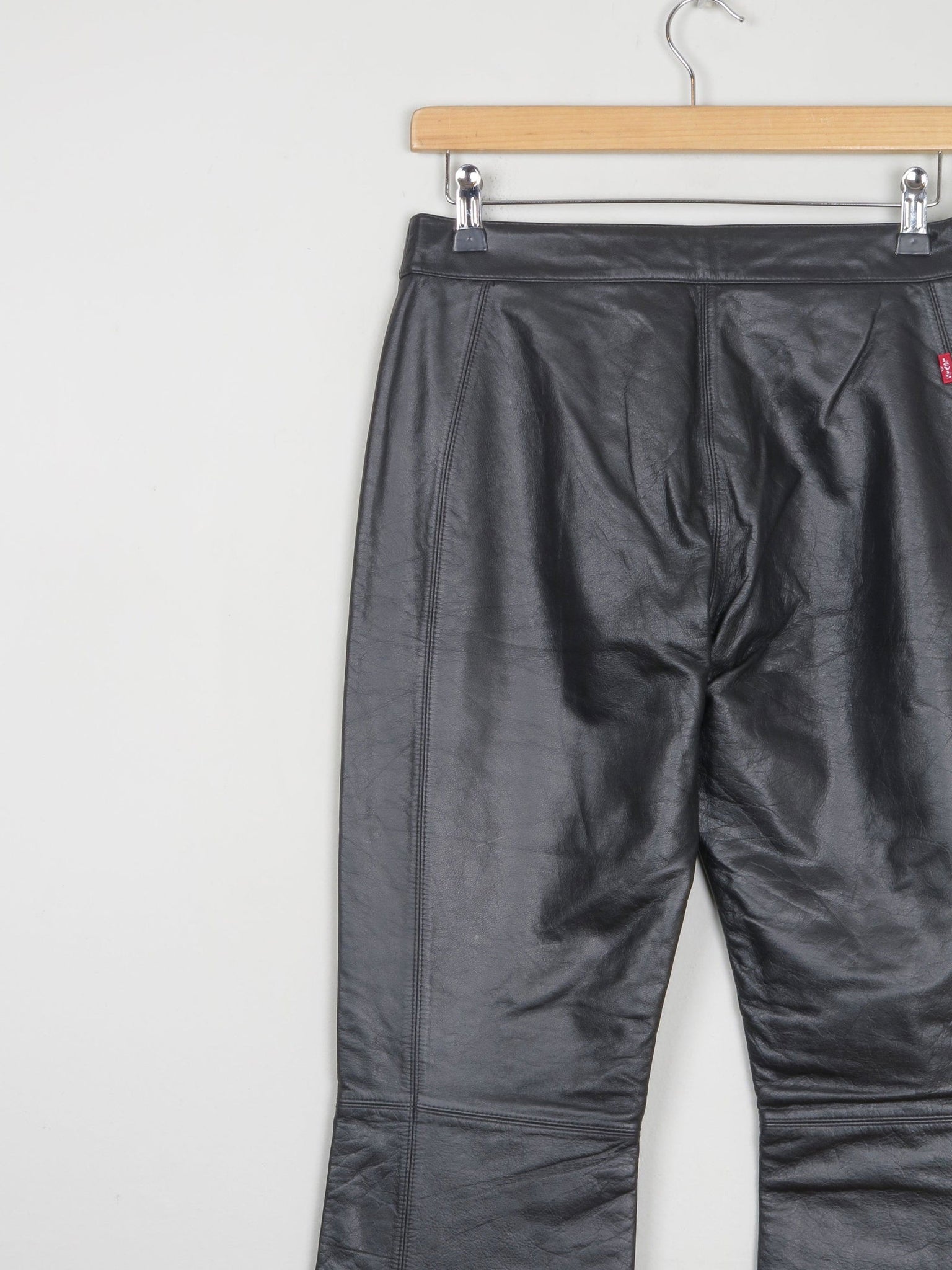 Women's Black Leather Levi’s Trousers 28"/32L - The Harlequin