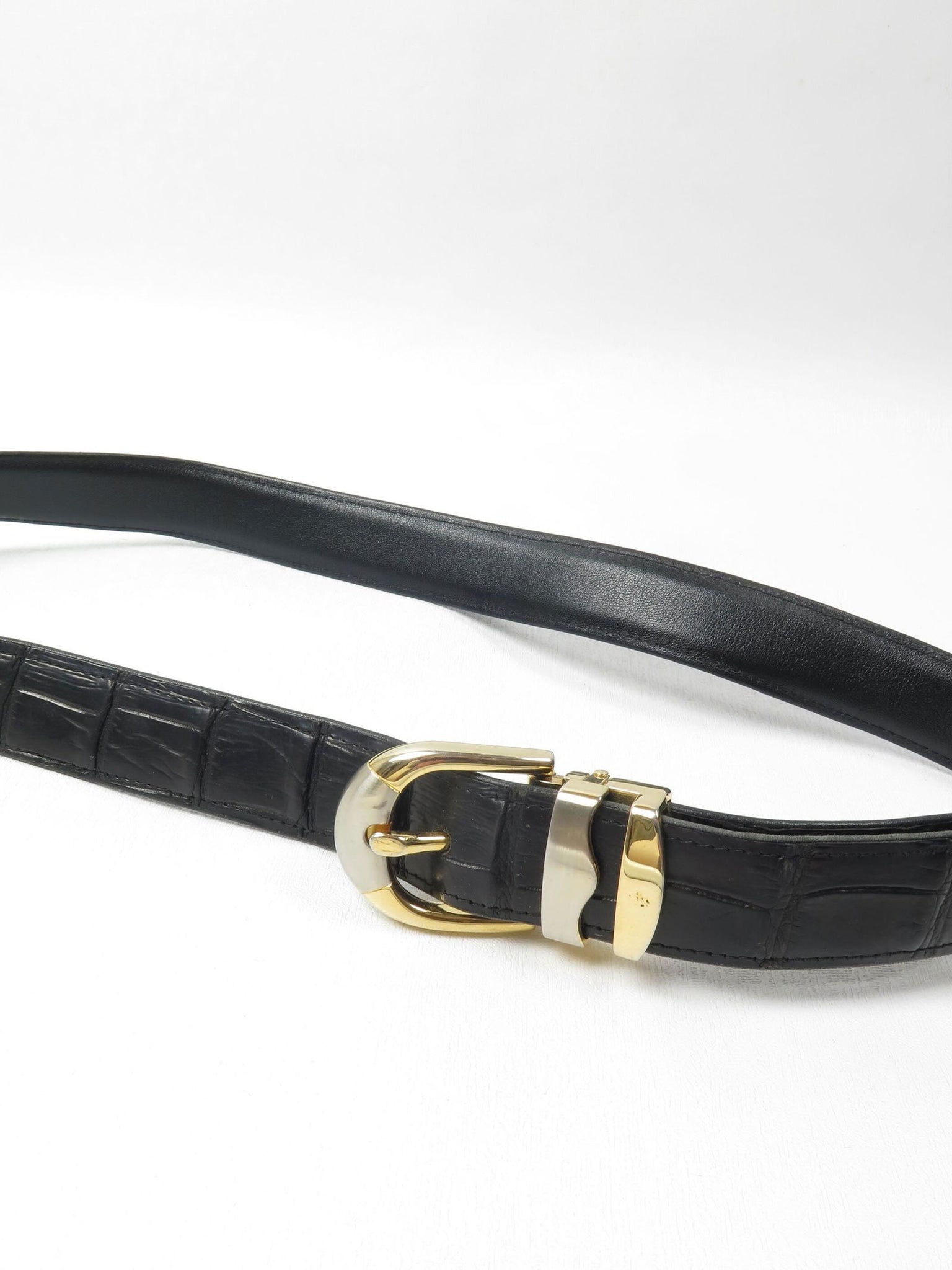 Women's Vintage Black Leather Belt With Texture S - The Harlequin