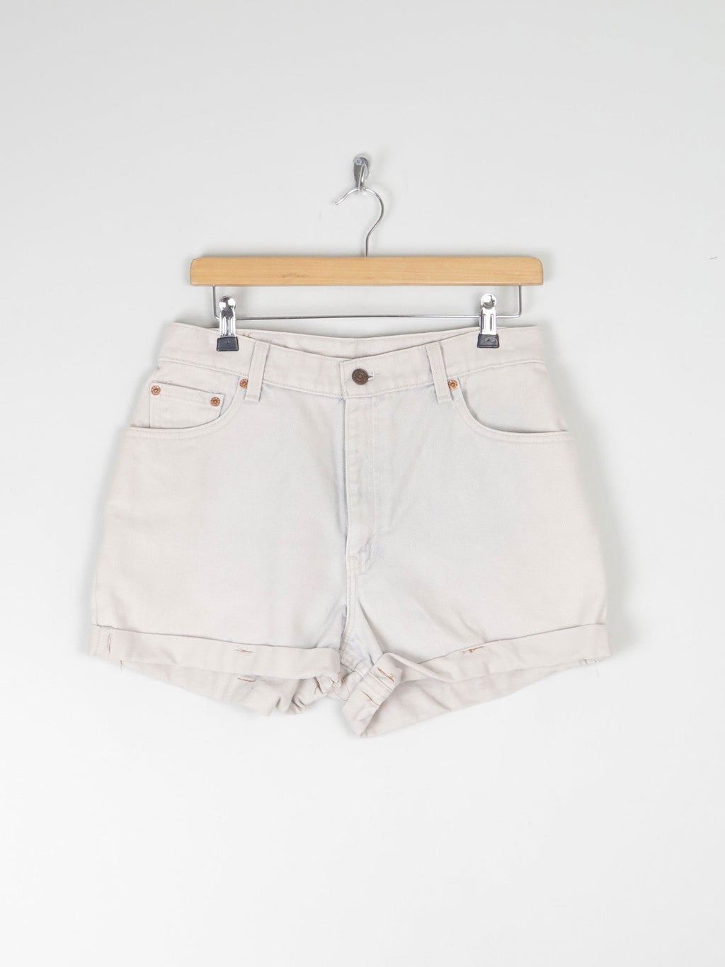 Women's Vintage Khaki High Waisted Levi’s Shorts 30" - The Harlequin