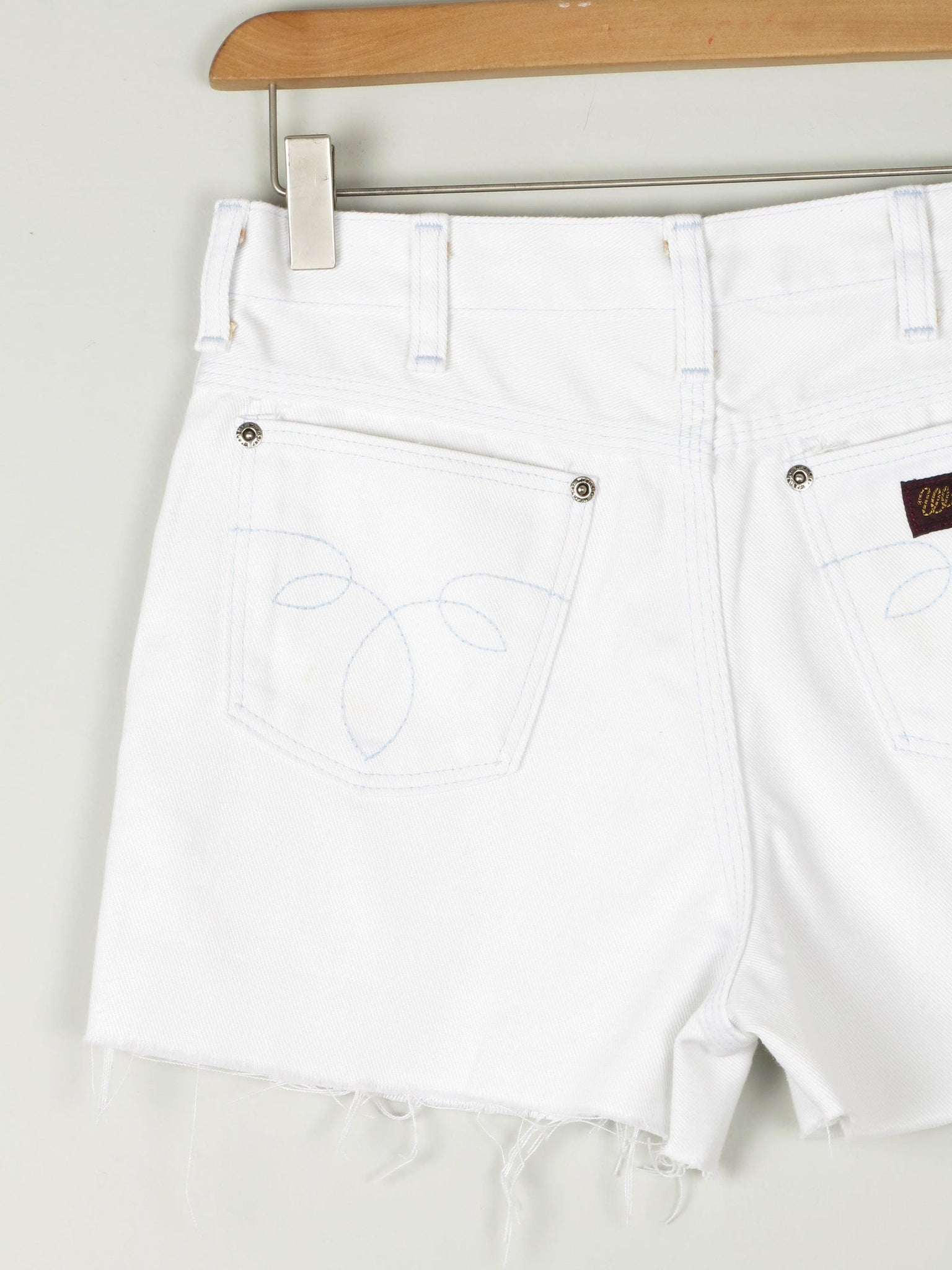 Women’s Vintage White Denim Shorts 28" *8* - The Harlequin