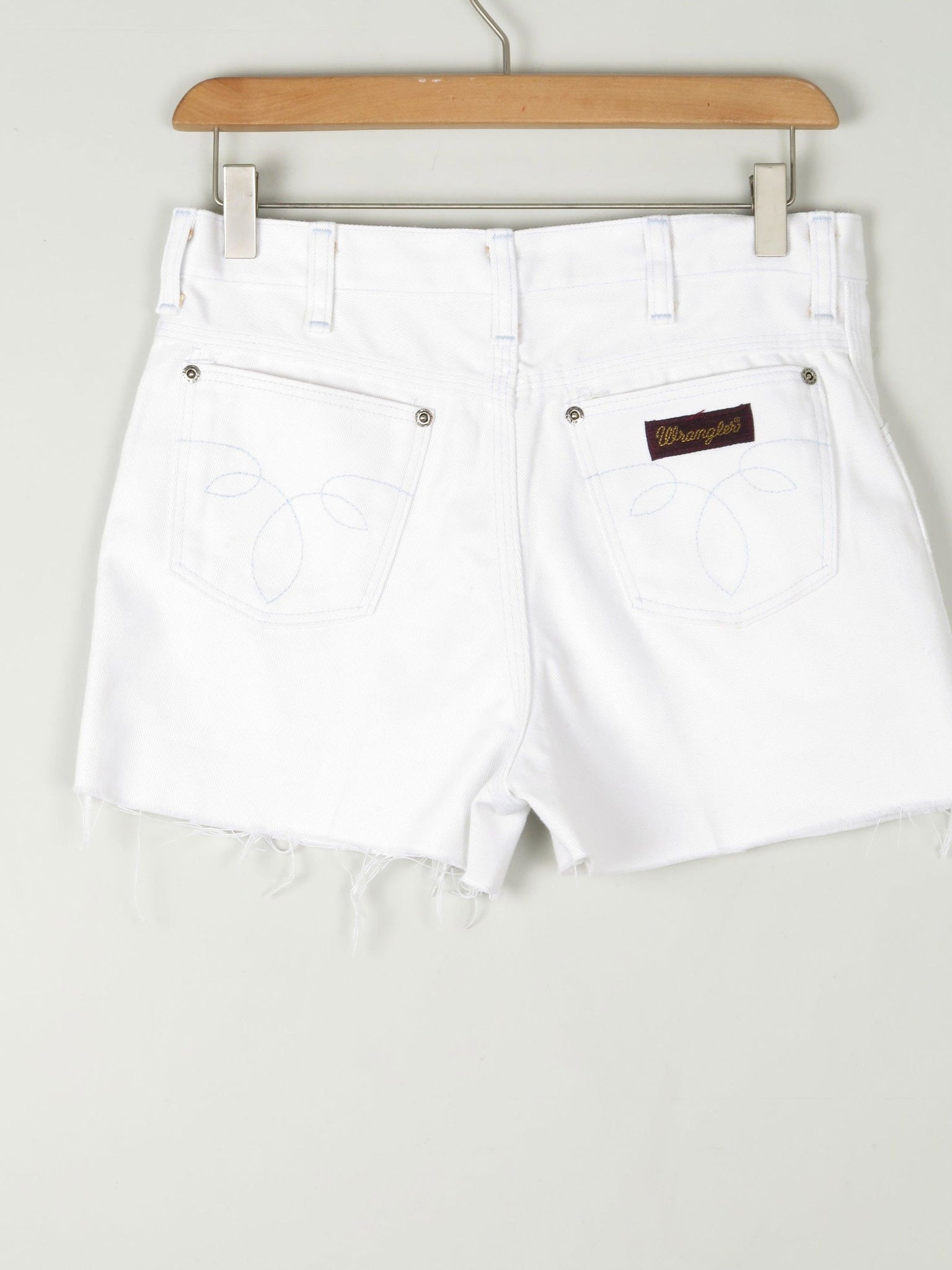Women’s Vintage White Denim Shorts 28" *8* - The Harlequin