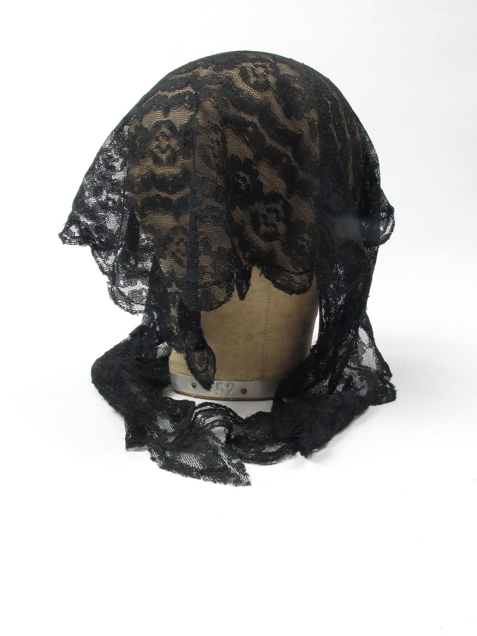 Vintage Black Lace Mantilla - The Harlequin