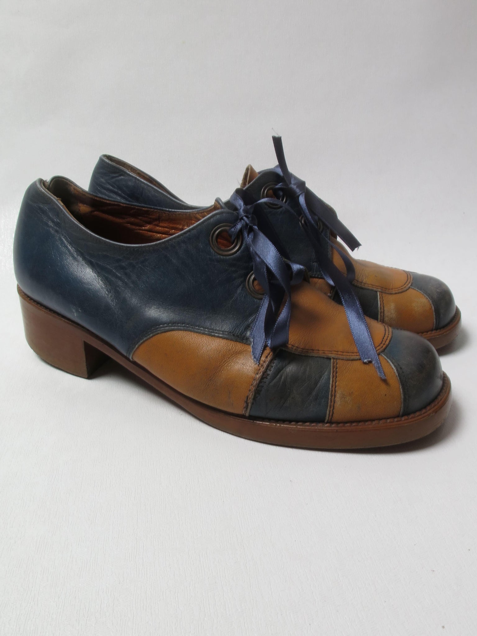 Blue & Tan Lace Up Vintage 1970s Shoes 37/4 - The Harlequin
