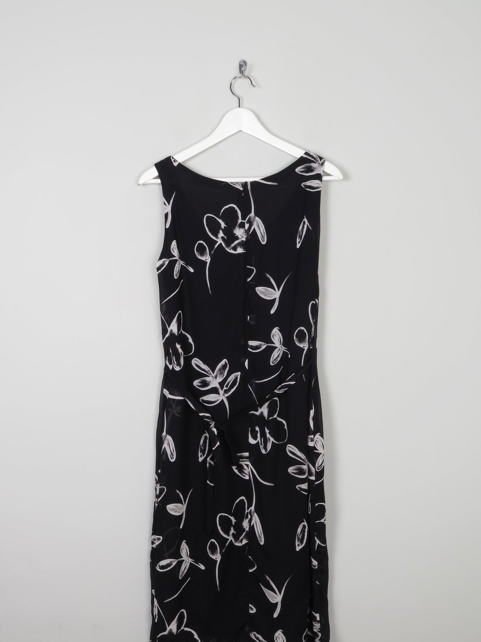 Vintage  Fitted Black Dress With Cream Flowers 10/12 - The Harlequin