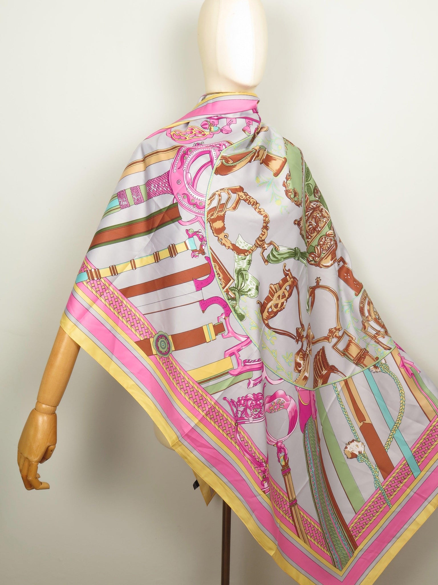 Vintage Style Large Printed Scarf New - The Harlequin