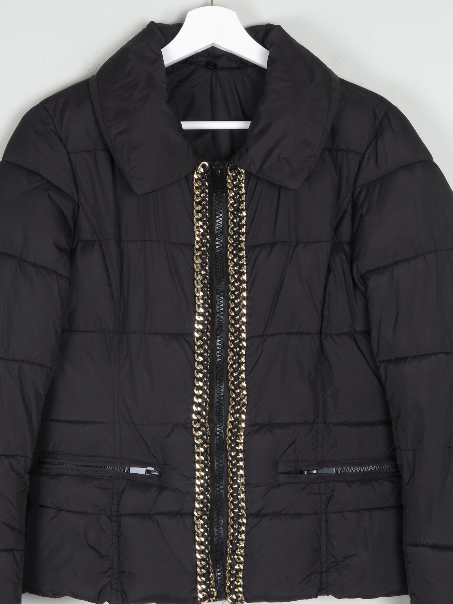 Black puffer jacket with gold zip online