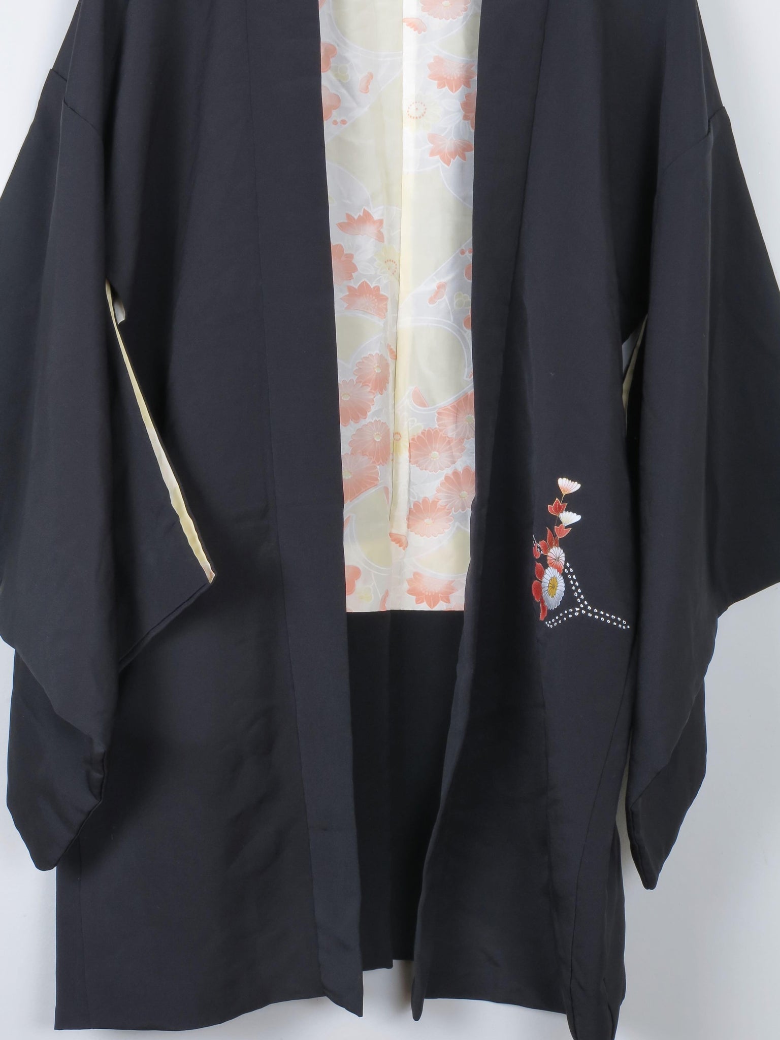 Women's Black Vintage Kimono Satin With Print M/L - The Harlequin