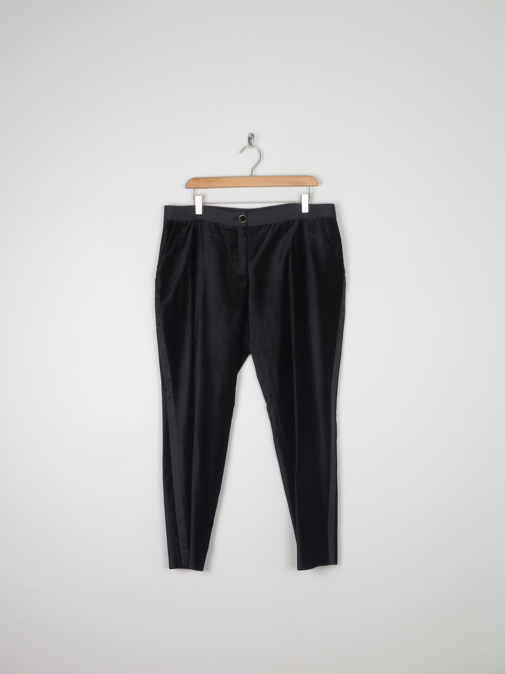 Women's Ted Baker Cropped Black Velvet Pants 14 - The Harlequin